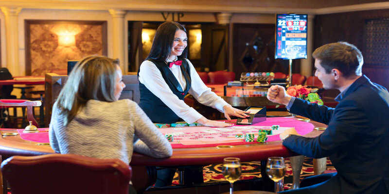 Kỹ thuật chia bài cho Croupier: Bí mật trong sòng bạc